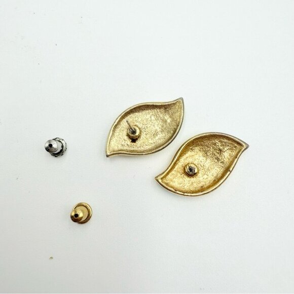 Vintage Monet Green and Gold Enamel Leaf Earrings - Picture 4 of 6